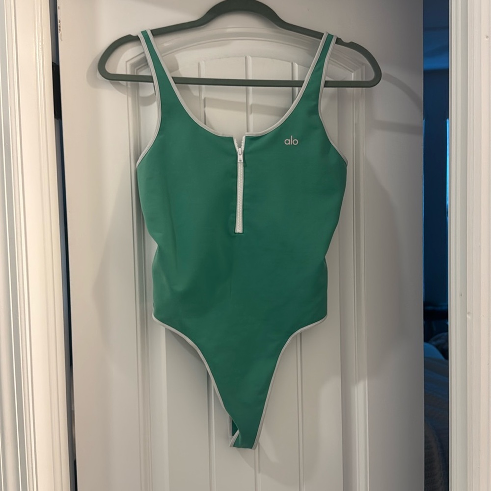 Alo yoga green and white bodysuit - size medium